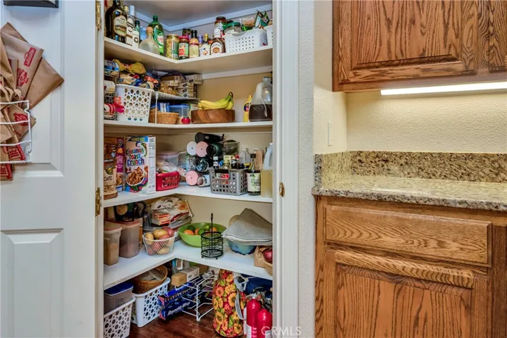 905 Oak Park Way, Lakeport, California 95453