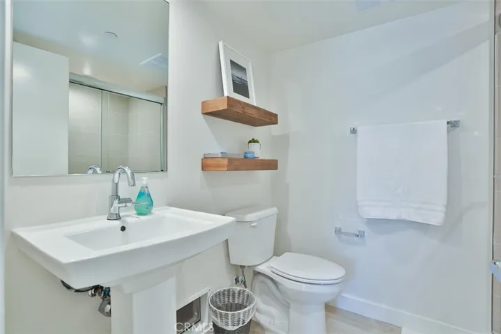 Mainfloor bonus/flex room with bath and patio