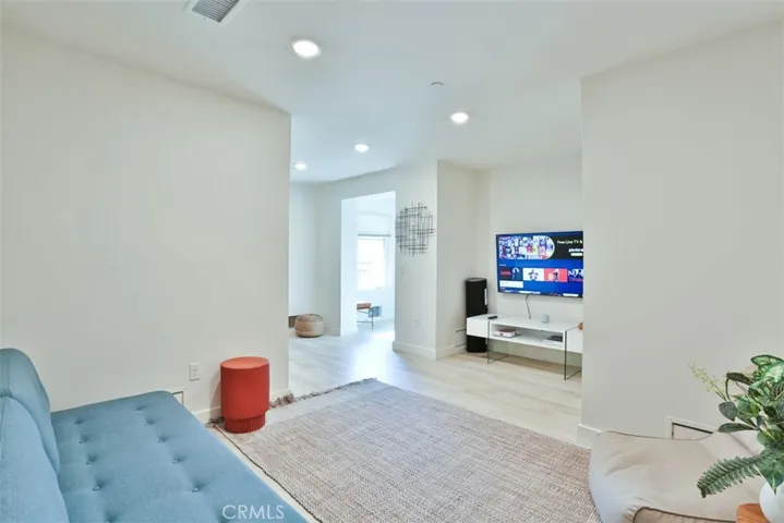 Mainfloor bonus/flex room with bath and patio