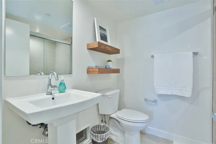 Mainfloor bonus/flex room with bath and patio