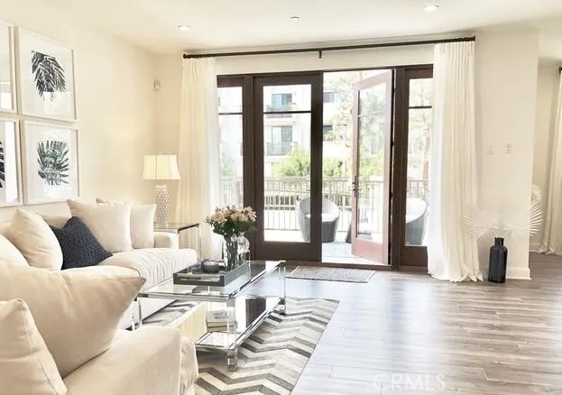 859 S Lucerne Boulevard 110, Los Angeles, California 90005