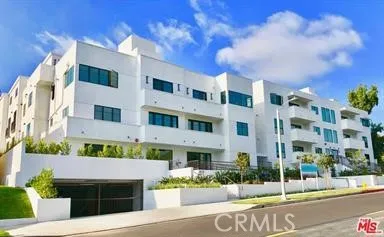 859 S Lucerne Boulevard 110, Los Angeles, California 90005