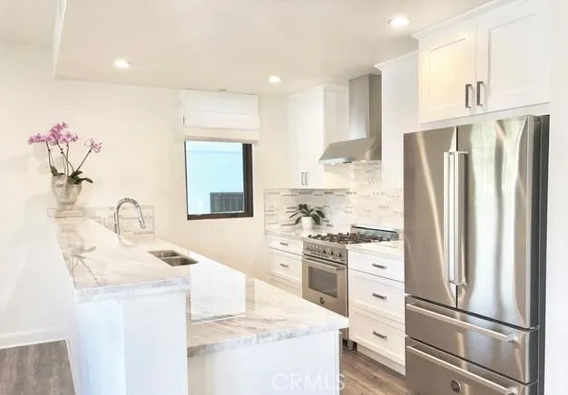 859 S Lucerne Boulevard 110, Los Angeles, California 90005
