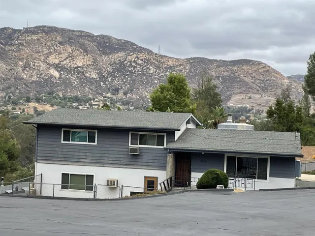 11223 Posthill Road, Lakeside, California 92040