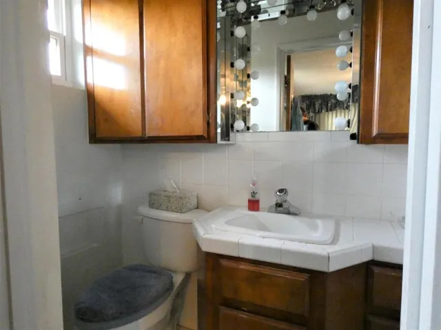 11223 Posthill Road, Lakeside, California 92040