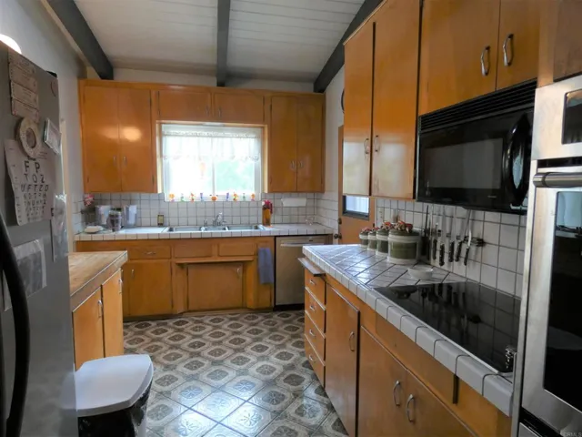 11223 Posthill Road, Lakeside, California 92040