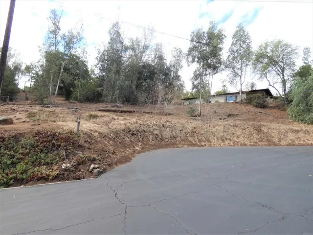 11223 Posthill Road, Lakeside, California 92040