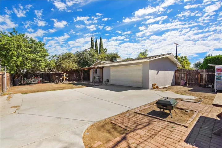 23827 Victory Boulevard, West Hills, California 91307