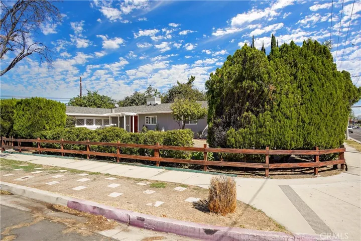 23827 Victory Boulevard, West Hills, California 91307