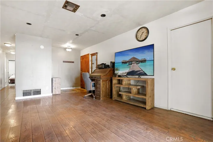 23827 Victory Boulevard, West Hills, California 91307