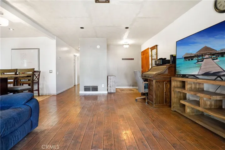 23827 Victory Boulevard, West Hills, California 91307