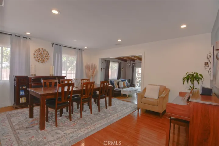 Huge dining room for family and entertaining!