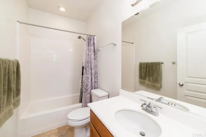 423 Avenida De La Luna, Vista, California 92083