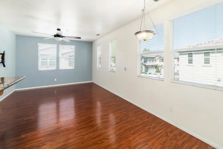 423 Avenida De La Luna, Vista, California 92083