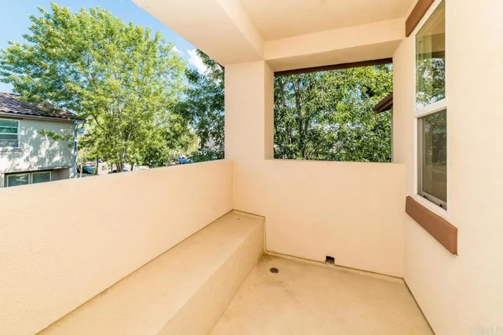 423 Avenida De La Luna, Vista, California 92083