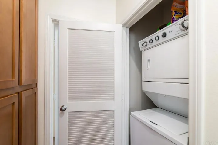 423 Avenida De La Luna, Vista, California 92083