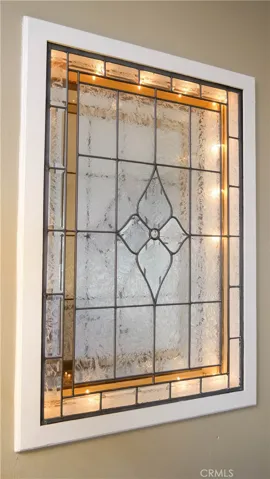 Elegant and vintage leaded glass accents