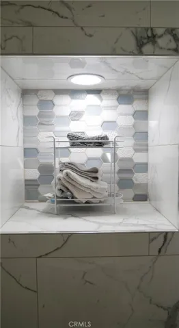 Lighted shower shampoo niche is an eye-catcher!
