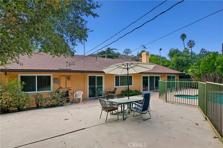 22361 Mulholland Drive, Woodland Hills, California 91364