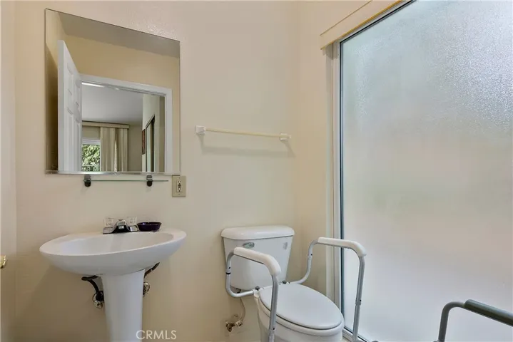 22361 Mulholland Drive, Woodland Hills, California 91364