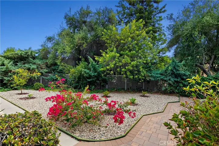 22361 Mulholland Drive, Woodland Hills, California 91364