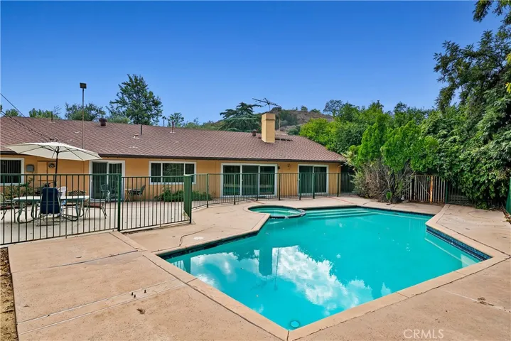 22361 Mulholland Drive, Woodland Hills, California 91364