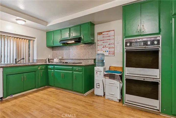 22361 Mulholland Drive, Woodland Hills, California 91364