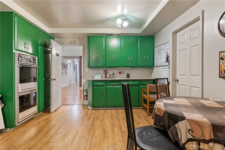 22361 Mulholland Drive, Woodland Hills, California 91364