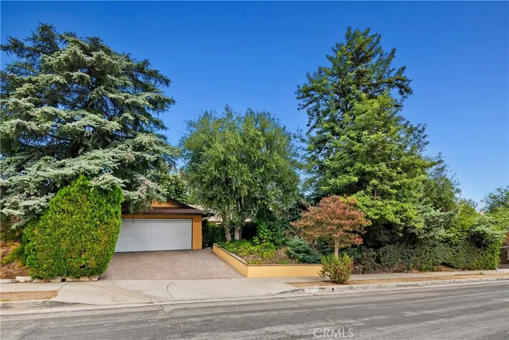 22361 Mulholland Drive, Woodland Hills, California 91364