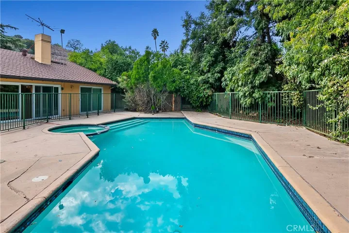 22361 Mulholland Drive, Woodland Hills, California 91364