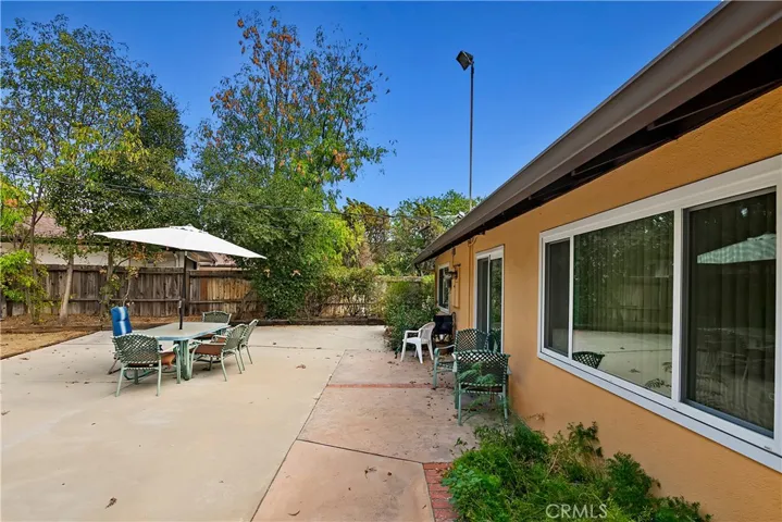22361 Mulholland Drive, Woodland Hills, California 91364