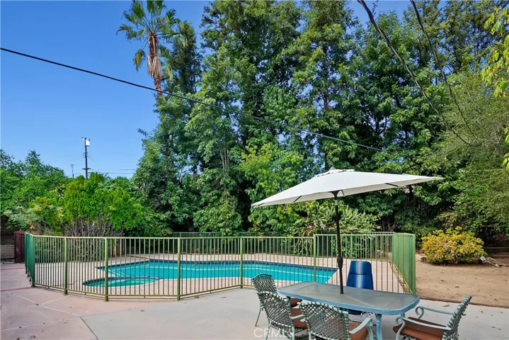 22361 Mulholland Drive, Woodland Hills, California 91364