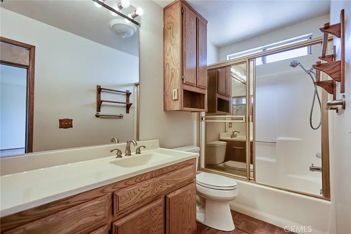 Upstairs full bathroom