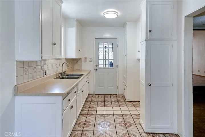 1112 W 210th Street, Torrance, California 90502