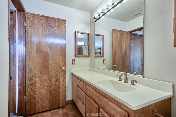 Upstairs full bathroom