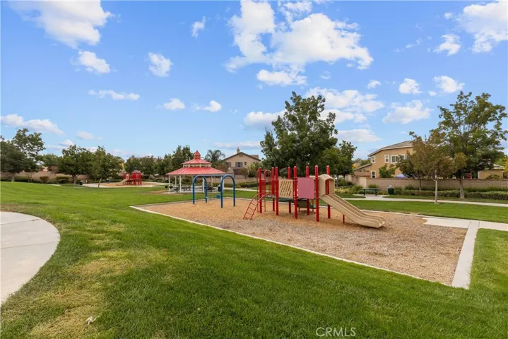 Adeline's Farm park just a short walk from the house.  You are only a 10 minute drive to the famous Temecula Wineries.