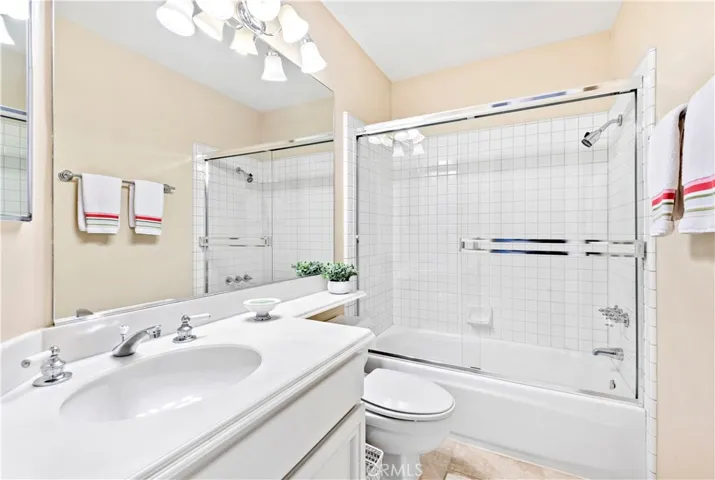 Sparkling Full Bath