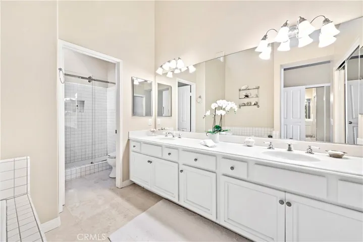 Pristine Master Bath