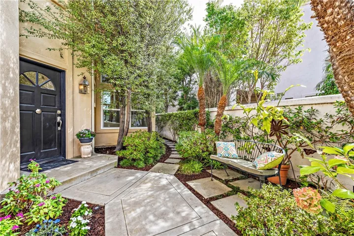 Delightful Courtyard