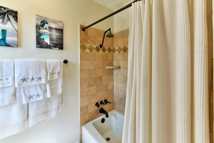 9404 Rubio Avenue, North Hills, California 91343