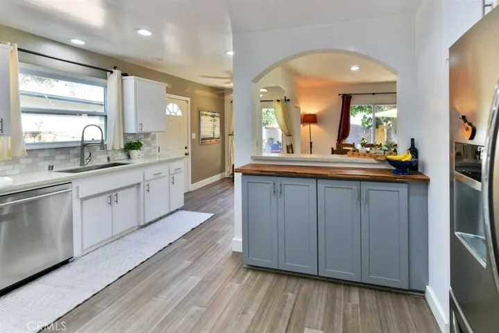 9404 Rubio Avenue, North Hills, California 91343