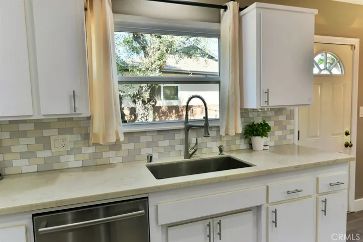 9404 Rubio Avenue, North Hills, California 91343