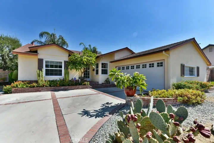 9404 Rubio Avenue, North Hills, California 91343
