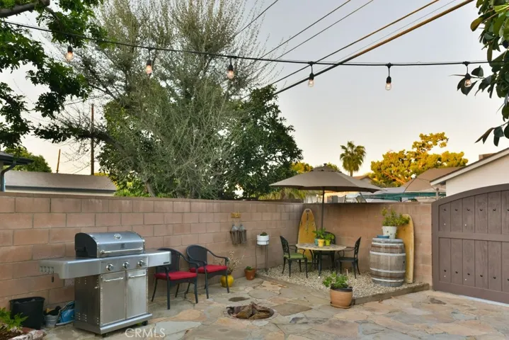 9404 Rubio Avenue, North Hills, California 91343