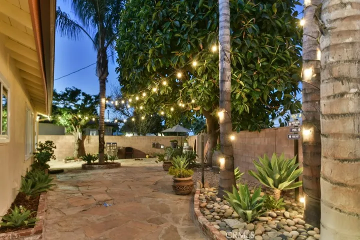 9404 Rubio Avenue, North Hills, California 91343