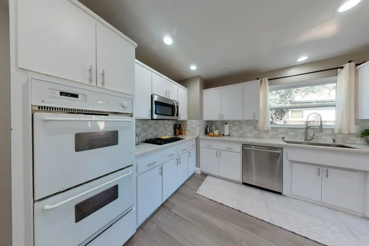 9404 Rubio Avenue, North Hills, California 91343