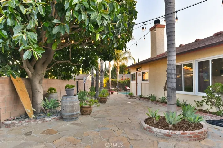 9404 Rubio Avenue, North Hills, California 91343