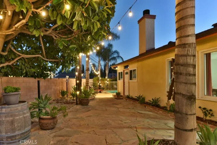 9404 Rubio Avenue, North Hills, California 91343