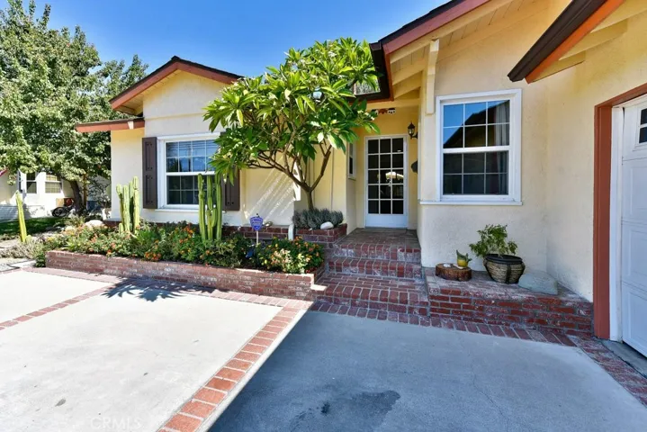 9404 Rubio Avenue, North Hills, California 91343
