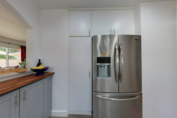 9404 Rubio Avenue, North Hills, California 91343